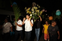 Jueves 16 de agosto del 2012. Tuxtla Gutiérrez, Chiapas. Esta madrugada los habitantes del Barrio de San Roque realizan el recorrido de las imágenes religiosas por las calles y avenidas de esta ciudad como parte de las actividades tradicionales de esta ve