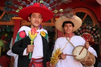 Miércoles 16 de agosto del 2017. Tuxtla Gutiérrez. Los grupos de danzantes tradicionales de la comunidad Zoque celebran los festejos del Santo Patrono del Barrio de San Roque bailando con la música del carrizo y tambor recorriendo las calles de la ciudad 