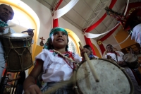 Miércoles 16 de agosto del 2017. Tuxtla Gutiérrez. Los grupos de danzantes tradicionales de la comunidad Zoque celebran los festejos del Santo Patrono del Barrio de San Roque bailando con la música del carrizo y tambor recorriendo las calles de la ciudad 