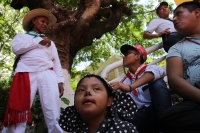 Miércoles 16 de agosto del 2017. Tuxtla Gutiérrez. Los grupos de danzantes tradicionales de la comunidad Zoque celebran los festejos del Santo Patrono del Barrio de San Roque bailando con la música del carrizo y tambor recorriendo las calles de la ciudad 