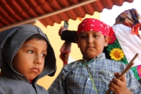 Miércoles 16 de agosto del 2017. Tuxtla Gutiérrez. Los grupos de danzantes tradicionales de la comunidad Zoque celebran los festejos del Santo Patrono del Barrio de San Roque bailando con la música del carrizo y tambor recorriendo las calles de la ciudad 