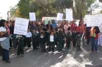 Lunes 7 de noviembre. Protestan niños de escuela coleta.