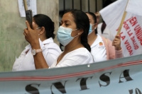 Martes 10 de noviembre del 2020. Tuxtla Gutiérrez. En manifestación, trabajadores de salud protestan en el Congreso de Chiapas.