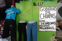 Lunes 2 de abril del 2012. Comerciantes protestan en la Segunda Oriente.