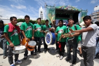 Viernes 13 de junio del 2014. Tuxtla Gutiérrez. Manuel Velazco Coello, gobernador del estado de Chiapas disfruta del partido de la selección mexicana ante Camerún en compañía de la plantilla del equipo Jaguares de Chiapas del fut bol nacional este medio d