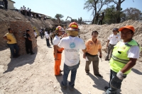 Sábado 3 de marzo del 2012. Al menos 3 personas sepultadas en obra del Sabinal.