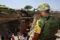 Sábado 3 de marzo del 2012. Al menos 3 personas sepultadas en obra del Sabinal.