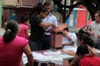 Sábado 16 de junio del 2018. Tuxtla Gutiérrez. Los funcionarios de casilla  realizan los preparativos para la realización de las elecciones donde se elegirá a presidente de la República Mexicana, Gobernador de Chiapas, senadores y congresistas federa