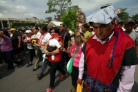Jueves 17 de mayo del 2012. Tuxtla Gutiérrez, Chiapas. Esta mañana dan inicio las celebraciones en honor a San Pascual Bailón en donde se reúnen los grupos tradicionales de la etnia Zoque para iniciar el recorrido de El Carretón de San Pascualito por las Jueves 17 de mayo del 2012. Tuxtla Gutiérrez, Chiapas. Esta mañana dan inicio las celebraciones en honor a San Pascual Bailón en donde se reúnen los grupos tradicionales de la etnia Zoque para iniciar el recorrido de El Carretón de San Pascualito por las