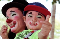 Lunes 20 de abril del 2020. Tuxtla Gutiérrez. Lunes 20 de abril del 2020. Tuxtla Gutiérrez. Sonrisas y cubre-bocas. Los payasos de la ciudad ven con tristeza que el trabajo disminuye mientras avanza el Coronavuris