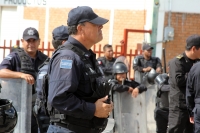 Martes 19 de noviembre del 2013. Tuxtla Gutiérrez. Elementos de las diferentes corporaciones policías intervienen esta mañana durante el bloqueo que realizaba el Comité de Defensa Ciudadana en el crucero de La Pochota en el poniente de la capital de Chiap