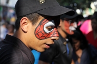 Miércoles 26 de abril del 2017. Tuxtla Gutiérrez. Aprovechando los festejos del día del niño, los negocios del centro aprovechan para ofrecer ofertas a los transeúntes.