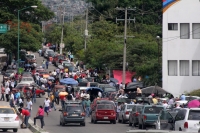 Miércoles 9 de octubre del 2013. Tuxtla Gutiérrez. Aspectos de los maestros tomando los medios de comunicación en la capital de Chiapas.