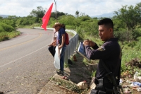 Lunes 27 de agosto del 2018.Suchiapa. Ejidatarios bloquean el tramo carretero entre Tuxtla y El aeropuerto del libramiento exigiendo el pago de los predios ocupados para la construcción de esta cinta asfáltica