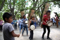 20210430. Suchiapa. La Hoja de la Espadaña es traída en hombros durante días para ser utilizada de manera ritual en las festividades de esta comunidad de la depresión central de Chiapas