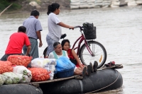 Julio del 2014. Suchiate. La corriente del rio no solo arrastra la memoria sino las esperanzas de los cientos de personas que día a día transitas entre ciudad Hidalgo y Tecún Umán.