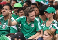 Domingo 29 de junio del 2014. Tuxtla Gutiérrez. A pesar de la derrota, sufriendo y disfrutando. (Secuencia de Manuel Velazco, gobernador de Chiapas durante la transmisión del partido entre México Y Holanda).
