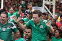 Domingo 29 de junio del 2014. Tuxtla Gutiérrez. A pesar de la derrota, sufriendo y disfrutando. (Secuencia de Manuel Velazco, gobernador de Chiapas durante la transmisión del partido entre México Y Holanda). Domingo 29 de junio del 2014. Tuxtla Gutiérrez. A pesar de la derrota, sufriendo y disfrutando. (Secuencia de Manuel Velazco, gobernador de Chiapas durante la transmisión del partido entre México Y Holanda).