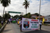 Domingo 8 de diciembre del 2013. Chiapa de Corzo. Manifestantes y trabajadores de la Calera se encuentran durante la manifestación para exigir la salida de Cales y Morteros de Chiapas del Cañón del Sumidero.