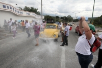 Domingo 8 de diciembre del 2013. Chiapa de Corzo. Manifestantes y trabajadores de la Calera se encuentran durante la manifestación para exigir la salida de Cales y Morteros de Chiapas del Cañón del Sumidero.