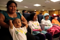 Jueves 15 de febrero del 2018. Tuxtla Gutiérrez. Los Súper Niños reciben incentivos para continuar su lucha contra las enfermedades en el dí­a Internacional de los niños con cáncer, esta mañana  en el Hospital de Especialidad Pediátricas de Chiapas