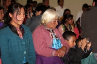 Miércoles 19 de noviembre del 2014. San Cristóbal de las Casas. Los familiares de la indígena Tsotsil Susana Hernández Gómez quien falleciera al no ser atendida cuando estaba en labores de parto en el Hospital de la Mujer reciben la disculpa pública que o