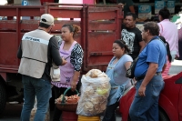Domingo 5 de abril del 2020. Tuxtla Gutiérrez. Los Inspectores Municipales recorren el mercado viejo para supervisar el distanciamiento social como medida para evitar contagios de Coronavirus entre las canasteras y vendedores ambulantes Domingo 5 de abril del 2020. Tuxtla Gutiérrez. Los Inspectores Municipales recorren el mercado viejo para supervisar el distanciamiento social como medida para evitar contagios de Coronavirus entre las canasteras y vendedores ambulantes