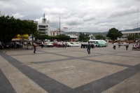 Martas 13 de junio del 2017. Tuxtla Gutiérrez. Los choferes independientes de taxis protestan en la plaza central buscando regularizar sus vehículos dentro del autotransporte público de Chiapas.