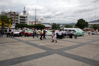 Martas 13 de junio del 2017. Tuxtla Gutiérrez. Los choferes independientes de taxis protestan en la plaza central buscando regularizar sus vehículos dentro del autotransporte público de Chiapas.