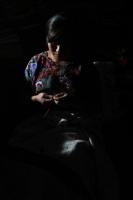 Lunes 20 de agosto del 2012. San Lorenzo Zinacantan. Las familias de artesanas dedicadas a la elaboración de los trajes tipicos de los parajes zinacantecos estan formados principalmente por grupos de mujeres quienes se encargan de mantener el uso de la ve