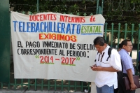 Viernes 10 de noviembre del 2017. Tuxtla Gutiérrez. Maestros interinos del sistema de Tele-bachilleratos en Chiapas exigen pagos atrasados desde 2014 en las instalaciones de la SECH