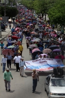 Lunes 3 de julio del 2017. Tuxtla Gutiérrez. Aspecto de la manifestación donde los maestros de Telesecundaria marchan del lado oriente de la ciudad
