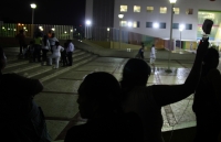 Jueves 7 de septiembre del 2017. Tuxtla Gutiérrez. Los pacientes de los hospitales de la ciudad momentos después del fuerte temblor de esta noche. En el Hospital Pediátrico son desalojados preventivamente y algunos dados de alta por su propia voluntad 