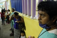 Jueves 7 de septiembre del 2017. Tuxtla Gutiérrez. Los pacientes de los hospitales de la ciudad momentos después del fuerte temblor de esta noche. En el Hospital Pediátrico son desalojados preventivamente y algunos dados de alta por su propia voluntad 