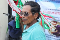 Miércoles 3 de mayo del 2017. Tuxtla Gutiérrez. Las celebraciones de la Santa Cruz en la parroquia de Terán están llenas de colorido y fervor religioso dentro de la comunidad donde esta mañana son recibidos los albañiles con las cruces adornadas de papel 