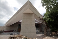 Viernes 21 de julio del 2017. Tuxtla Gutiérrez. El Teatro de la Ciudad Emilio Rabasa diseñado por el arquitecto Abraham Zabludovsky e inaugurado en el año 1982 continua en operación a pesar de que las obras de su remodelación mantienen cerrada su puerta p Viernes 21 de julio del 2017. Tuxtla Gutiérrez. El Teatro de la Ciudad Emilio Rabasa diseñado por el arquitecto Abraham Zabludovsky e inaugurado en el año 1982 continua en operación a pesar de que las obras de su remodelación mantienen cerrada su puerta p