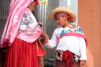 Jueves 7 de junio el 2018. Tuxtla Gutiérrez. Tonguy Etze, Baile de las Espuelas o La Octava de Corpus es una de las danzas tradicionales reconocidas dentro del complejo de festejos de la comunidad de la etnia zoque, en donde los participantes se reúnen 