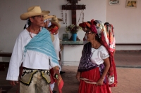 Jueves 7 de junio el 2018. Tuxtla Gutiérrez. Tonguy Etze, Baile de las Espuelas o La Octava de Corpus es una de las danzas tradicionales reconocidas dentro del complejo de festejos de la comunidad de la etnia zoque, en donde los participantes se reúnen 