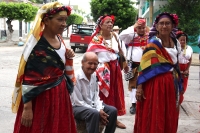 Jueves 22 de junio del 2017. Tuxtla Gutiérrez. La Danza de las Espuelas. El Tonguy Etzé o danza de la octava de Corpus es una de las pocas ocasiones donde se puede observar la vestimenta que usaban las antiguas autoridades indígenas de esta comunidad y qu