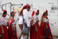 Jueves 22 de junio del 2017. Tuxtla Gutiérrez. La Danza de las Espuelas. El Tonguy Etzé o danza de la octava de Corpus es una de las pocas ocasiones donde se puede observar la vestimenta que usaban las antiguas autoridades indígenas de esta comunidad y qu