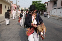 Martes 3 de mayo del 2016. Tuxtla Gutiérrez. Los indígenas zoque recorren las calles de los barrios tradicionales realizando la danza del Torito