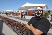 Lunes 21 de noviembre. El Torito estaba un día pensando en la paz mundial cuando…