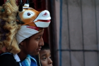 Sábado 19 de enero del 2018. Suchiapa. El grupo de jóvenes mujeres recorre las calles de la comunidad bailando como Parachicos y Toritos gritando vivas durante esta tarde