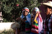 Sábado 19 de enero del 2018. Suchiapa. El grupo de jóvenes mujeres recorre las calles de la comunidad bailando como Parachicos y Toritos gritando vivas durante esta tarde