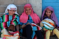 Sábado 19 de enero del 2018. Suchiapa. El grupo de jóvenes mujeres recorre las calles de la comunidad bailando como Parachicos y Toritos gritando vivas durante esta tarde