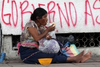 Martas 13 de junio del 2017. Tuxtla Gutiérrez. Un pedazo de pan puede significar la felicidad a los indigentes de la capital de Chiapas.