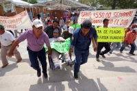 Lunes 7 d noviembre. Protestan trabajadores de bacheo de Tuxtla.