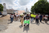 Protestan trabajadores de bacheo de Tuxtla.