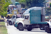 Foto/Alex Estrada. Miércoles 15 de junio. Transportistas mantienen el bloqueo de la entrada de la ciudad de Tuxtla Gutiérrez, esto a pesar de las negociaciones y de los intentos policiacos para levantar los vehículos, han detenido a 14 líderes de los tran
