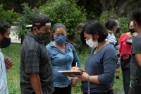 Martes 4 de agosto del 2020. Tuxtla Gutiérrez. Jóvenes hacen colas para realizar los trámites para obtener los recursos de los programas de apoyo en el Edificio Federal de la capital del estado de #Chiapas
